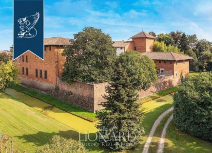 Замок в Павии, Италия (цена по запросу)