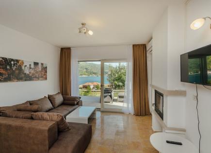 Квартира за 220 000 евро в Каменари, Черногория