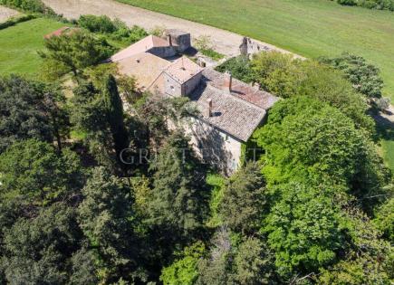 Замок за 790 000 евро в Тоди, Италия