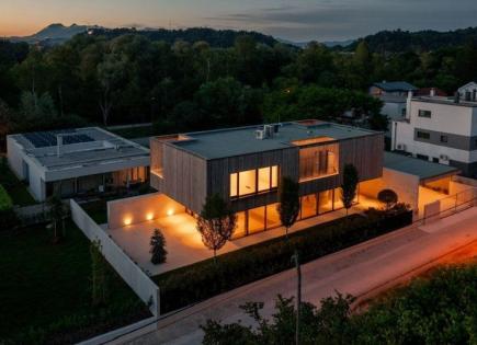 Дом за 2 050 000 евро в Любляне, Словения