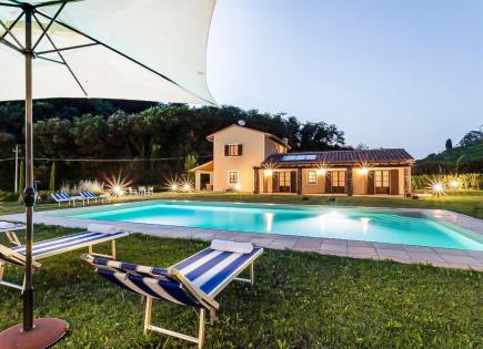 Поместье за 3 000 000 евро в Лукке, Италия