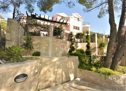 Квартира за 275 000 евро в Херцег-Нови, Черногория