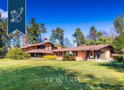 Вилла за 1 680 000 евро в Новаре, Италия