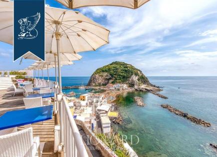 Отель, гостиница в Неаполе, Италия (цена по запросу)