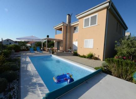 Вилла за 800 000 евро в Петрчане, Хорватия