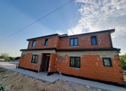 Вилла за 660 000 евро в Порече, Хорватия