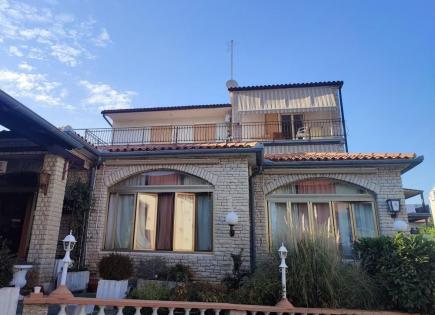 Отель, гостиница за 830 000 евро в Пуле, Хорватия