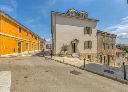 Отель, гостиница за 571 000 евро в Врсаре, Хорватия