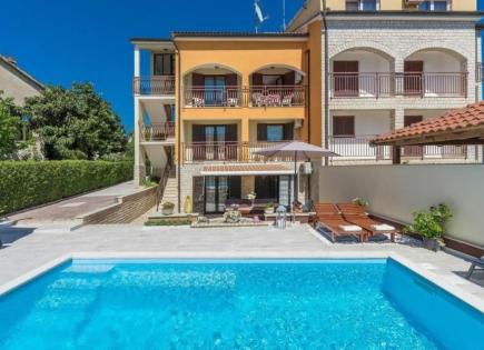 Отель, гостиница за 648 000 евро в Порече, Хорватия