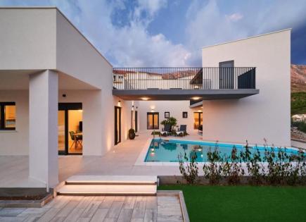 Вилла за 1 105 000 евро в Омише, Хорватия