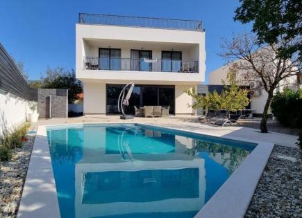 Вилла за 820 000 евро в Кралевице, Хорватия