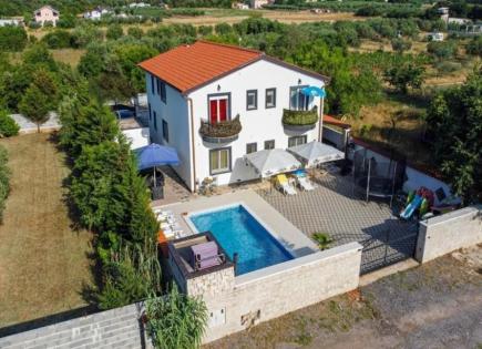 Отель, гостиница за 800 000 евро в Пуле, Хорватия