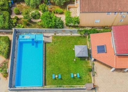 Отель, гостиница за 900 000 евро в Умаге, Хорватия