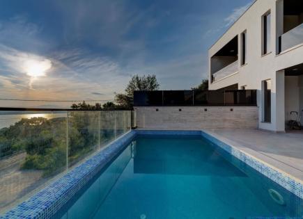 Вилла за 830 000 евро в Цриквенице, Хорватия