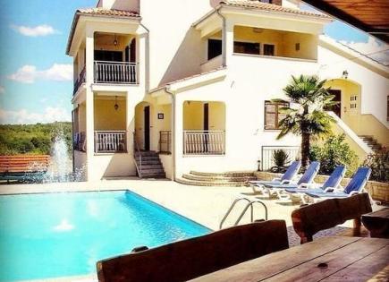 Отель, гостиница за 950 000 евро в Порече, Хорватия