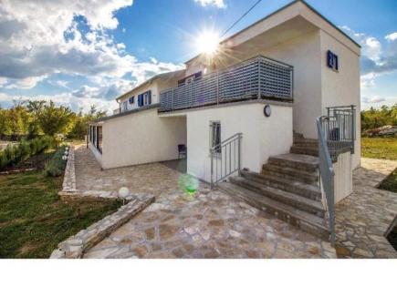 Отель, гостиница за 530 000 евро в Лабине, Хорватия