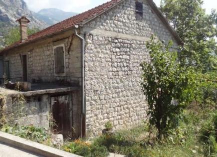 Дом за 305 000 евро в Доброте, Черногория