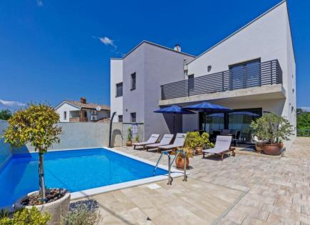 Вилла за 570 000 евро в Порече, Хорватия