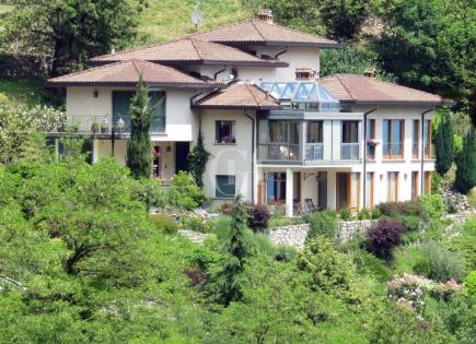 Вилла за 1 150 000 евро у озера Комо, Италия