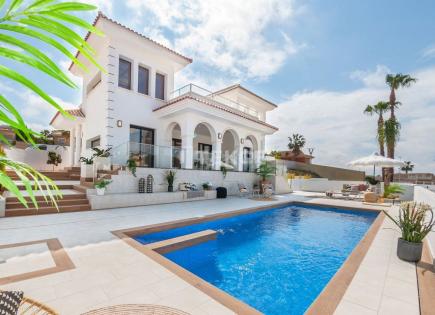 Вилла за 830 000 евро в Рохалесе, Испания