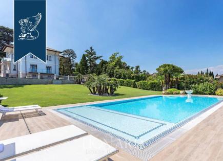 Вилла в Дезенцано-дель-Гарда, Италия (цена по запросу)