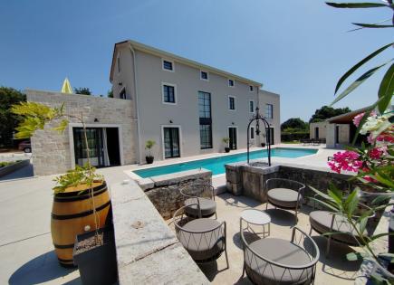 Вилла за 1 560 000 евро в Порече, Хорватия