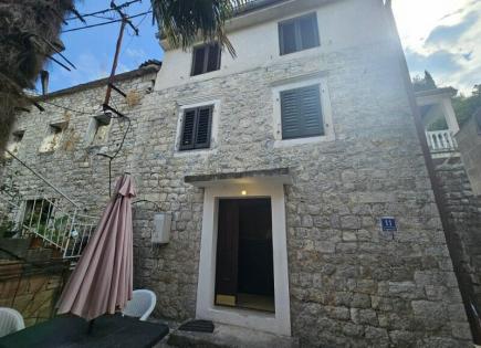 Дом за 320 000 евро в Тивате, Черногория