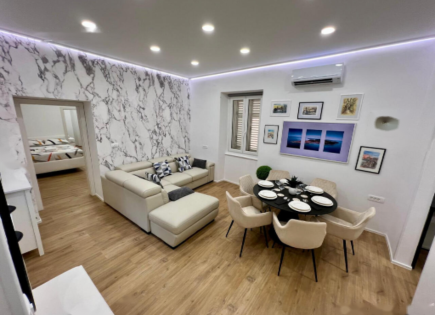 Квартира за 389 000 евро в Пиране, Словения