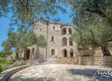 Вилла за 2 850 000 евро в Режевичах, Черногория