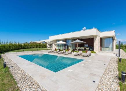 Вилла в Бртонигле, Хорватия (цена по запросу)