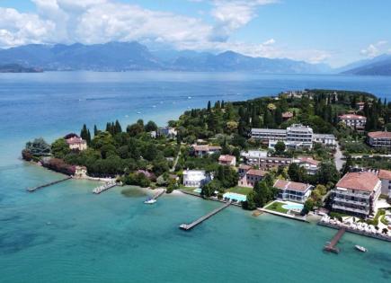 Вилла за 1 900 000 евро в Сирмионе, Италия