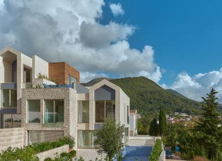 Таунхаус за 610 000 евро в Тивате, Черногория