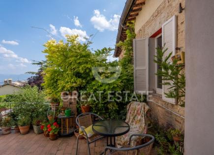 Апартаменты за 490 000 евро в Монтефалько, Италия