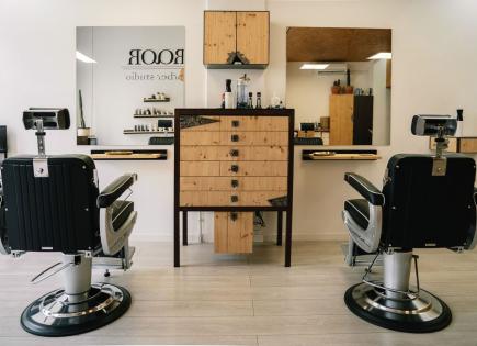 Коммерческая недвижимость за 360 000 евро в Барселоне, Испания