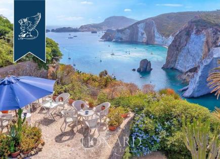 Вилла за 890 000 евро в Латина, Италия