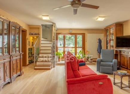 Вилла за 250 000 евро в Кастильоне-дель-Лаго, Италия