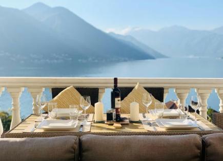 Квартира за 310 000 евро в Доброте, Черногория