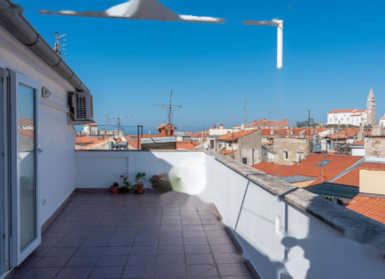 Квартира за 393 000 евро в Пиране, Словения