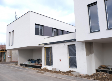 Дом за 459 990 евро в Любляне, Словения