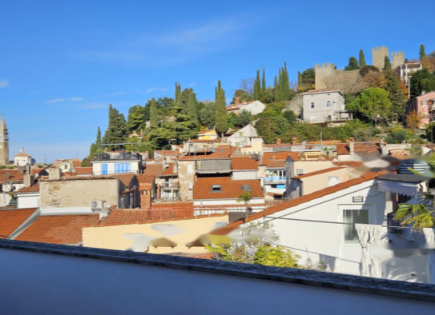 Квартира за 393 000 евро в Пиране, Словения