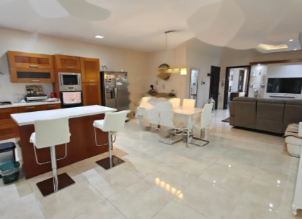 Квартира за 440 000 евро в Корми, Мальта