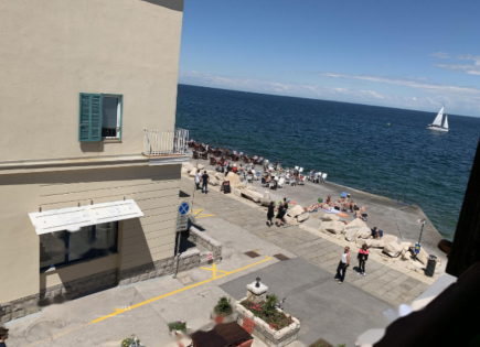 Квартира за 270 000 евро в Пиране, Словения