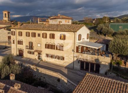 Вилла за 830 000 евро в Корчано, Италия