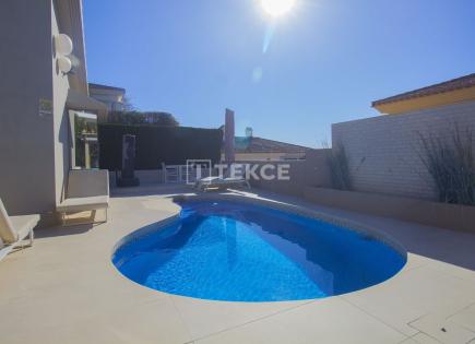 Вилла за 1 395 000 евро в Бенальмадене, Испания