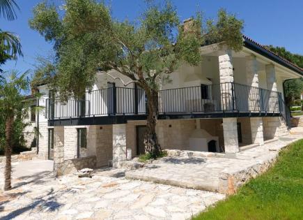 Дом за 1 290 000 евро в Умаге, Хорватия