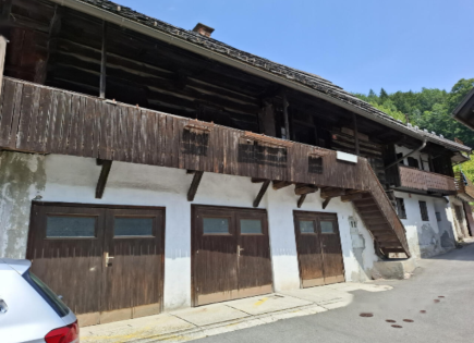 Дом за 85 000 евро в Есенице, Словения