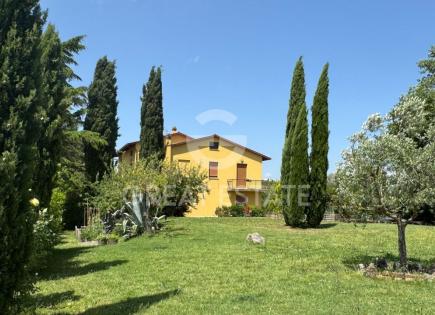 Вилла за 590 000 евро в Кьюси, Италия