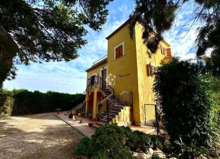 Ферма за 320 000 евро в Дайя-Нуэве, Испания