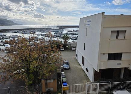 Квартира за 85 000 евро в Четраро, Италия