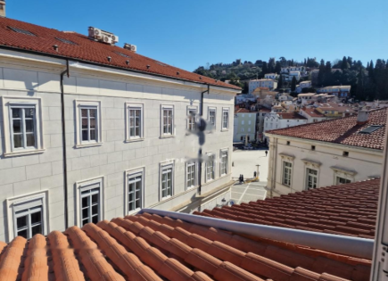 Квартира за 225 000 евро в Пиране, Словения